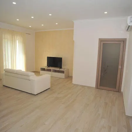 House Santa Rita 2*